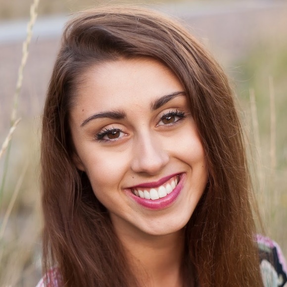 Meet your Posher, Andrea - Picture 1 of 1